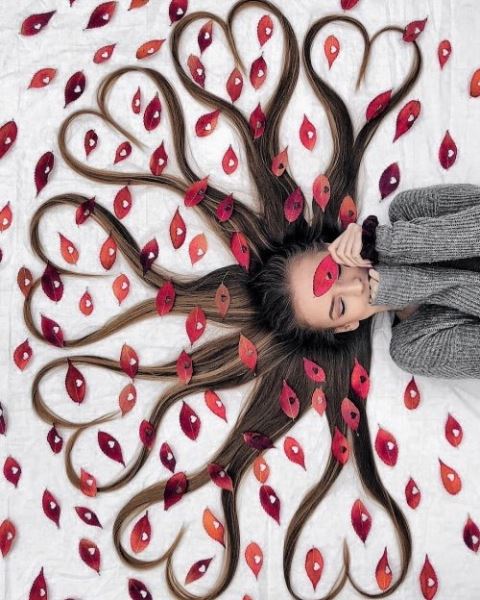 Креативная голландка создаёт волшебные композиции со своими длинными волосами (20 фото)