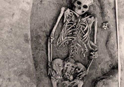 ТОП-10: Доисторические могилы и то, что в них обнаружили