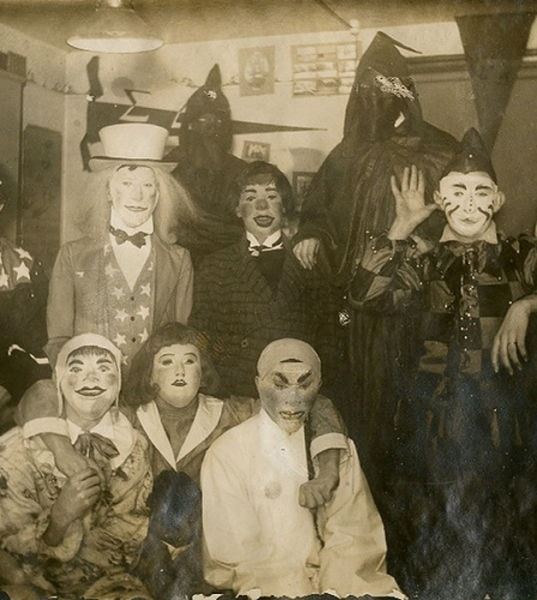 <br />
				Как отмечали Хеллоуин в давние времена.<br />
							