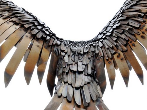 Британский художник по металлу превращает повседневные предметы в потрясающие скульптуры животных и фантастических существ (23 фото)