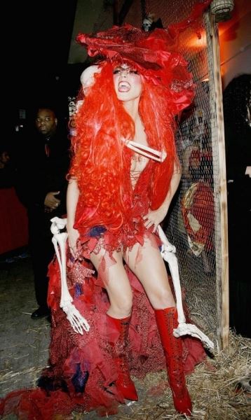 Королева хэллоуинских вечеринок Хайди Клум в очередной раз превзошла саму себя! (34 фото)