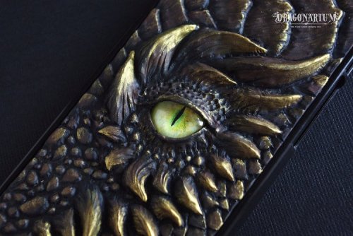 Приручи своего дракона: художница создаёт украшения и чехлы для смартфонов, вдохновлённые миром фэнтези (19 фото)